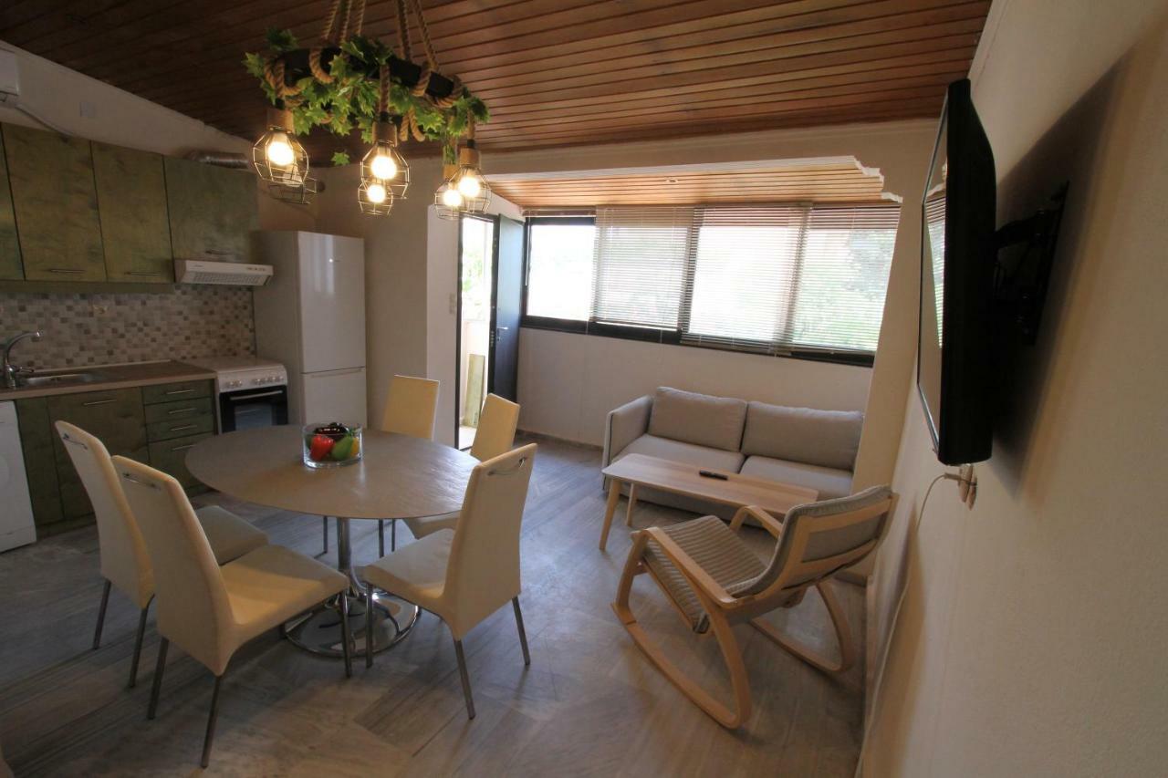 Katerina'S Villa Nea Palatia Exteriör bild